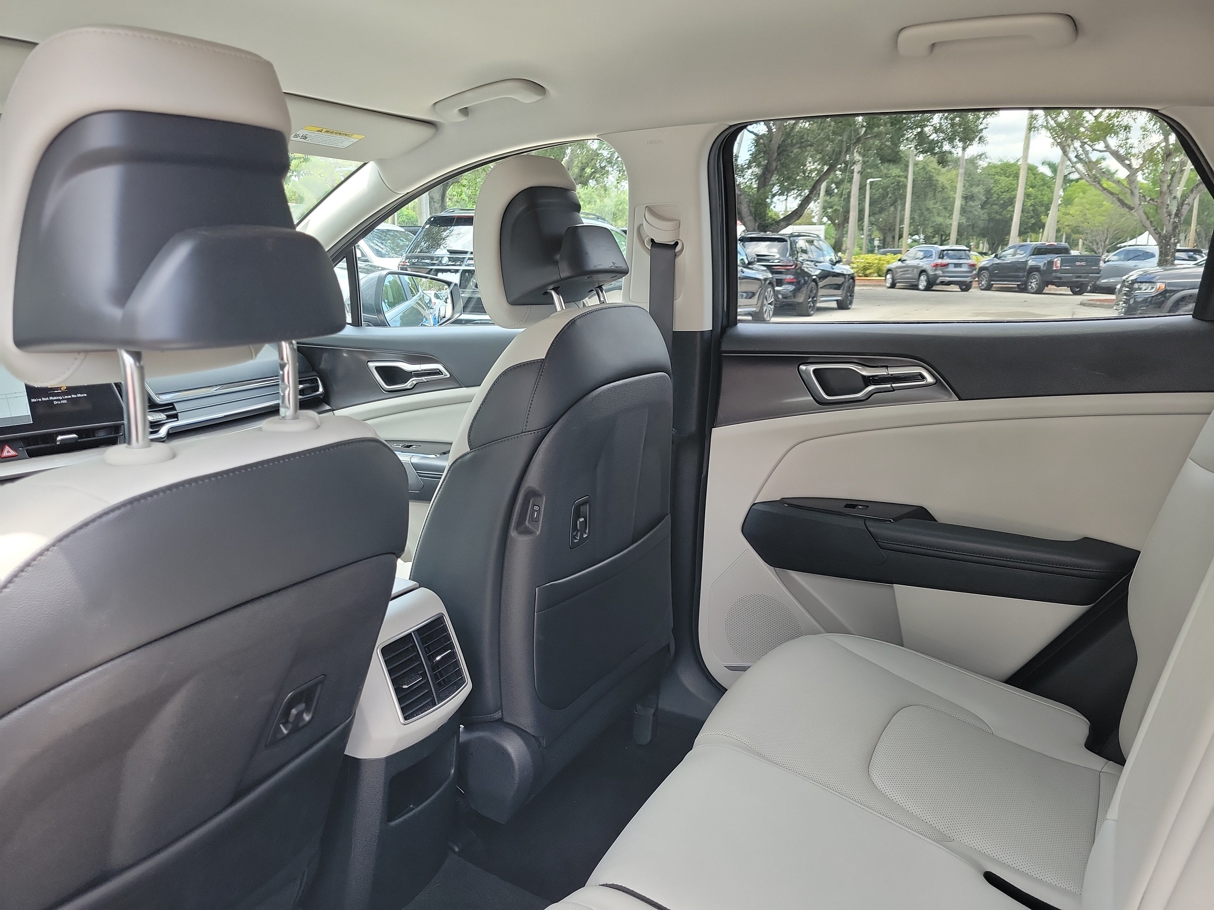 Used 2023 Kia Sportage EX FWD image 8