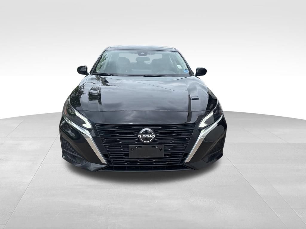 Used 2024 Nissan Altima 2.5 SV w/ SV Premium Package FWD image 2
