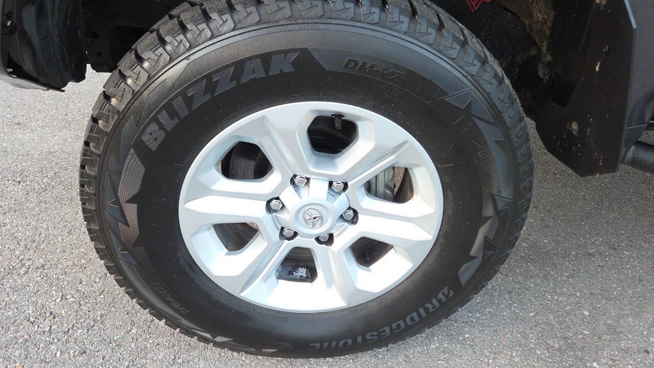 Used 2014 Toyota 4Runner SR5 AWD/4WD image 9