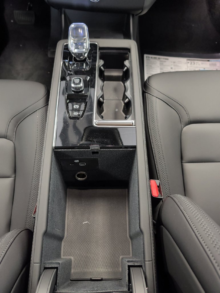 New 2026 Volvo XC90 B6 Plus w/ Protection Package Premier AWD/4WD image 31