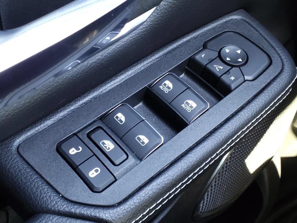 New 2025 RAM 1500 Laramie w/ Sport Appearance Package AWD/4WD image 17