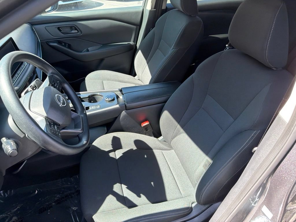 Used 2025 Nissan Rogue S AWD/4WD image 13