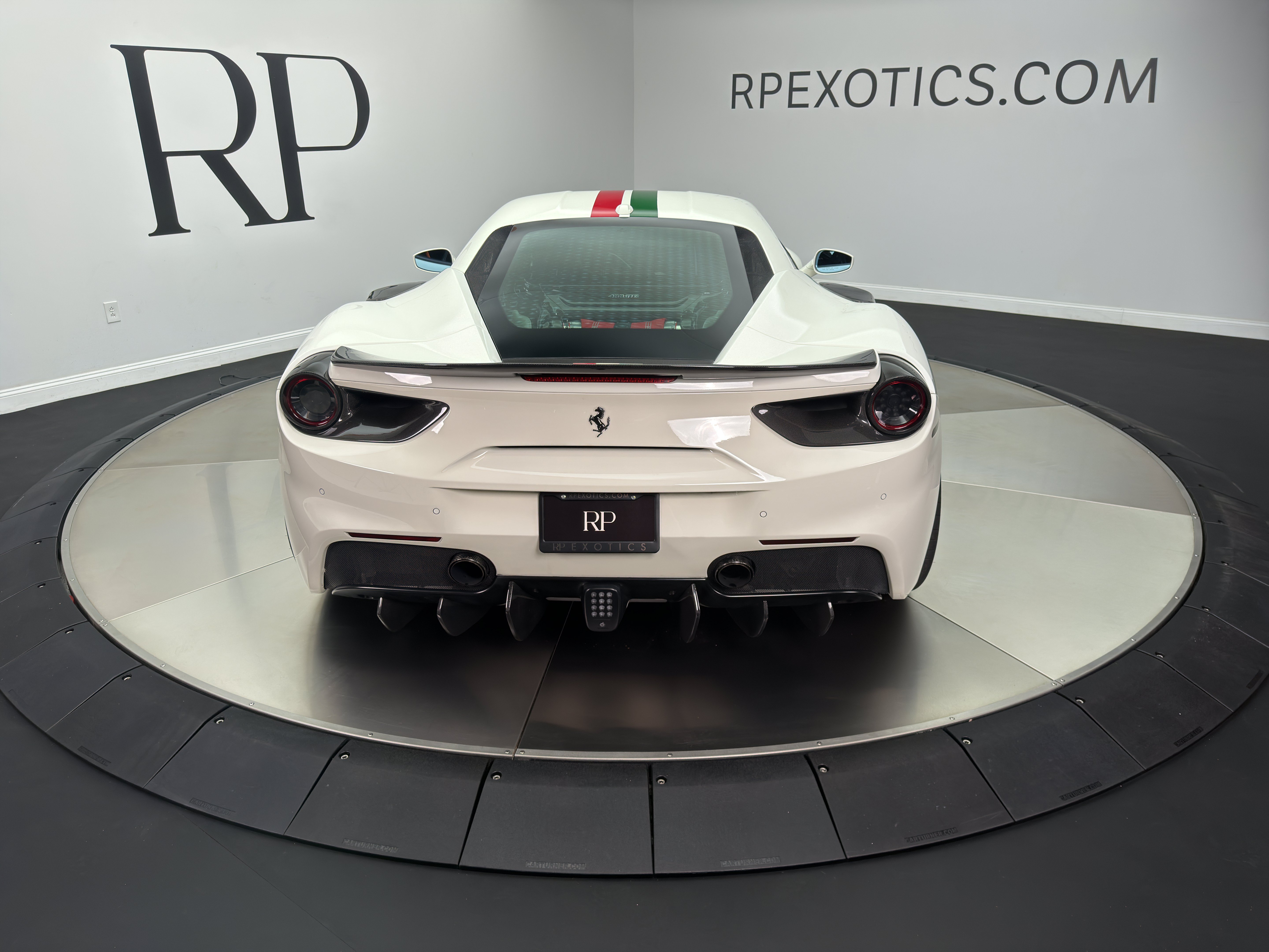 Used 2016 Ferrari 488 GTB RWD image 7