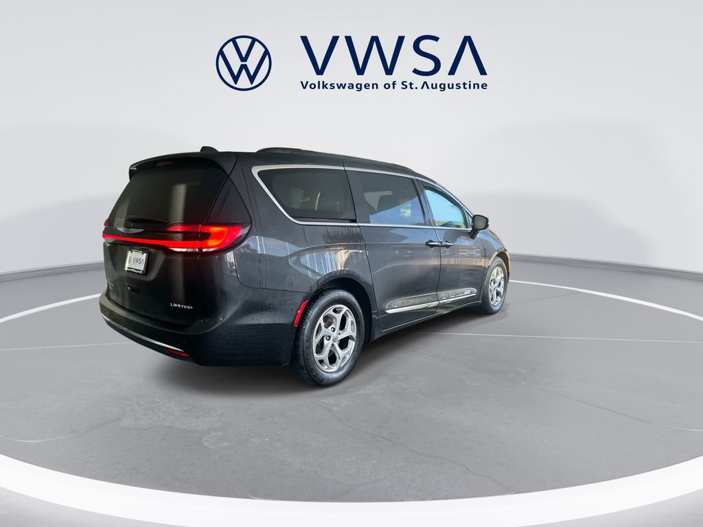 Used 2023 Chrysler Pacifica Limited FWD image 7