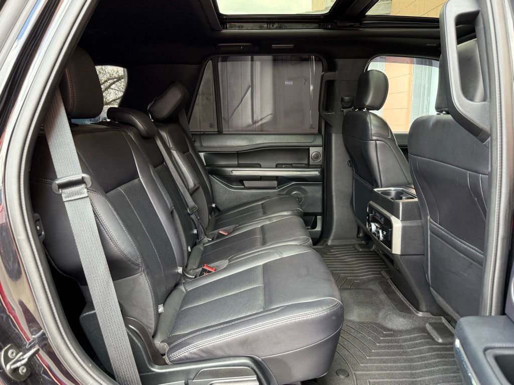 Used 2019 Ford Expedition XLT w/ Equipment Group 202A AWD/4WD image 20