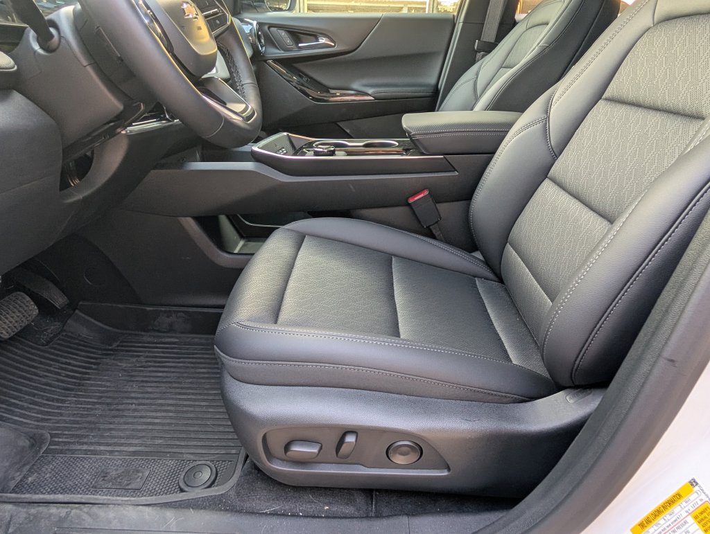 New 2027 Chevrolet Equinox LT w/ Convenience Package II FWD image 9