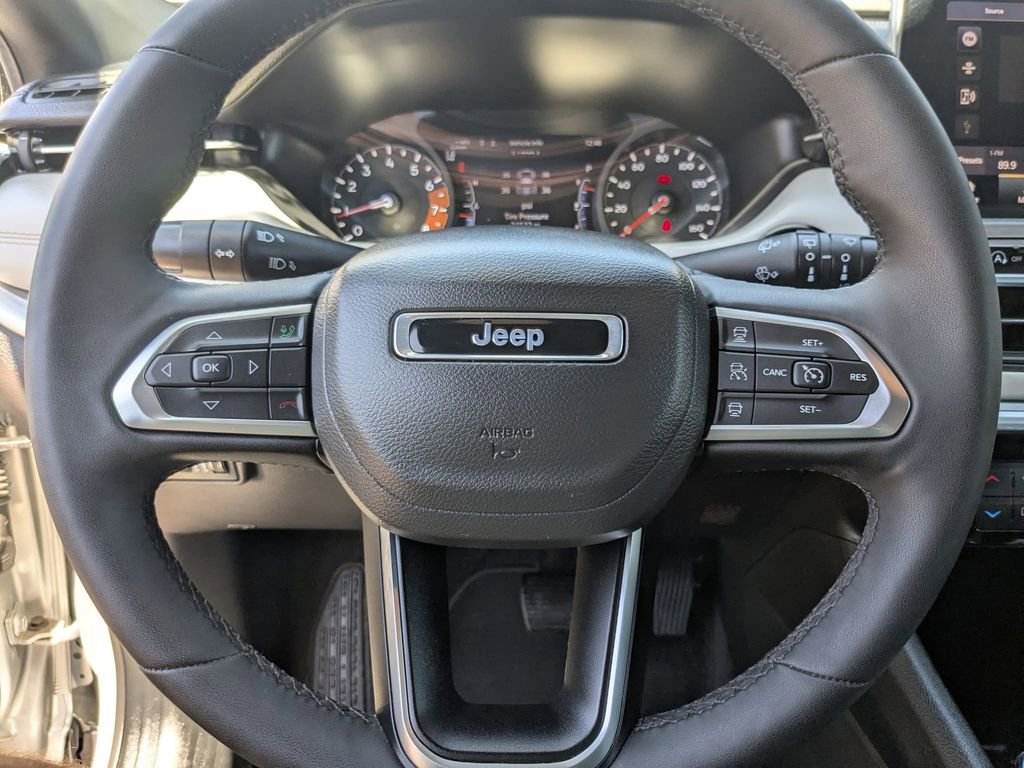 Used 2025 Jeep Compass Limited image 17