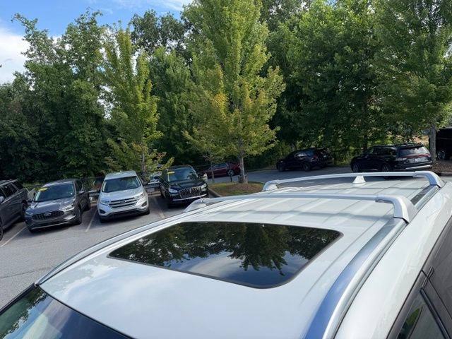 Used 2021 Toyota Highlander XLE AWD/4WD image 10