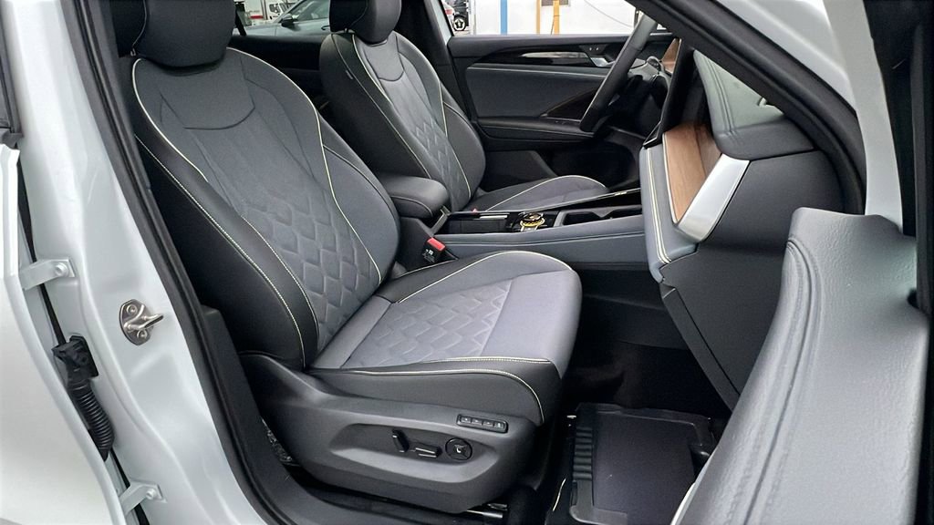 New 2026 Volkswagen Tiguan SEL R-Line image 11