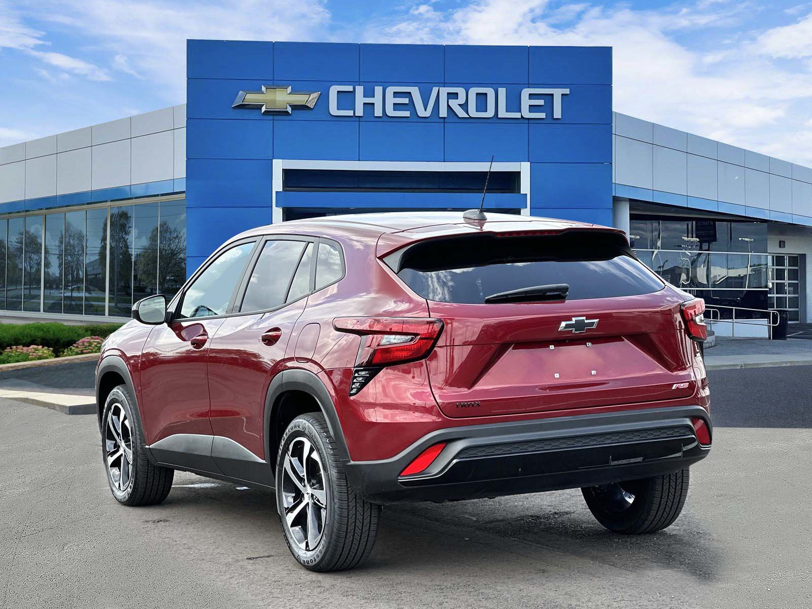 Certified 2024 Chevrolet Trax RS w/ Driver Confidence Package FWD image 3