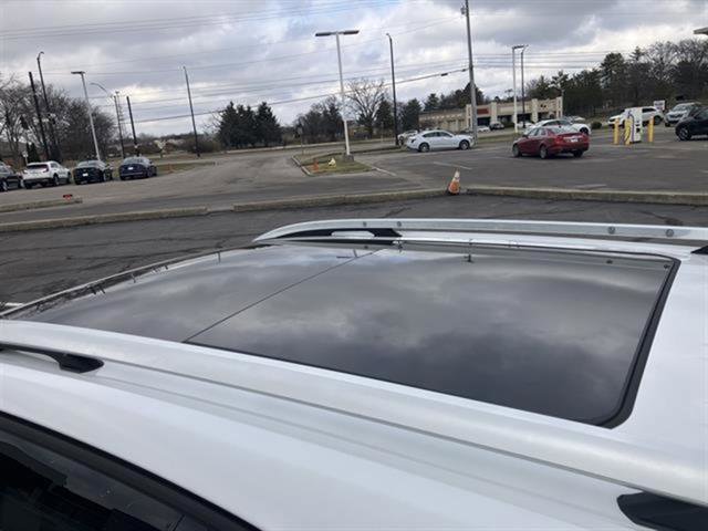 Used 2019 Chevrolet Equinox LT w/ Sun & Navigation Package image 18