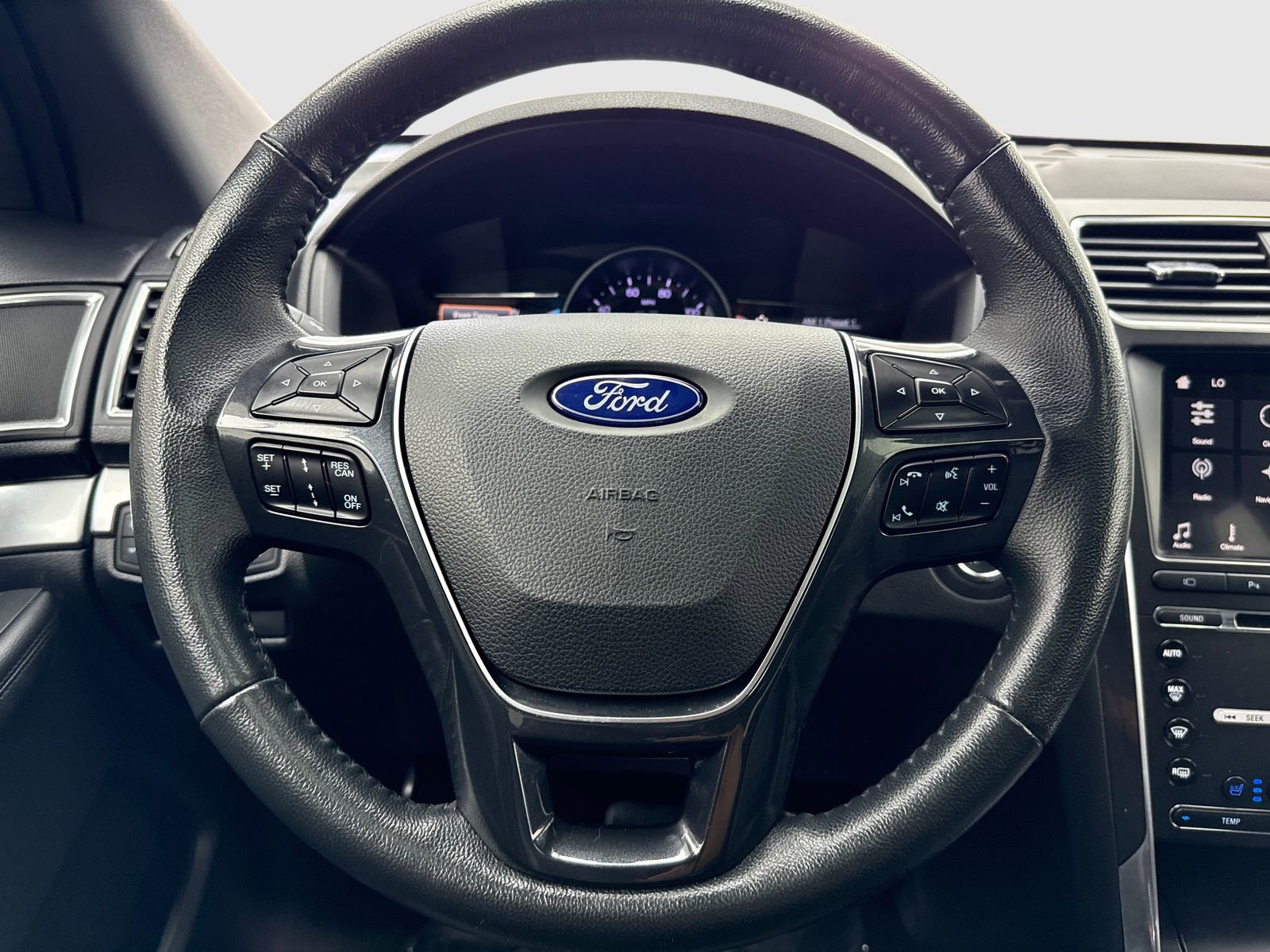 Used 2018 Ford Explorer Limited w/ Ford Safe & Smart Package FWD image 19