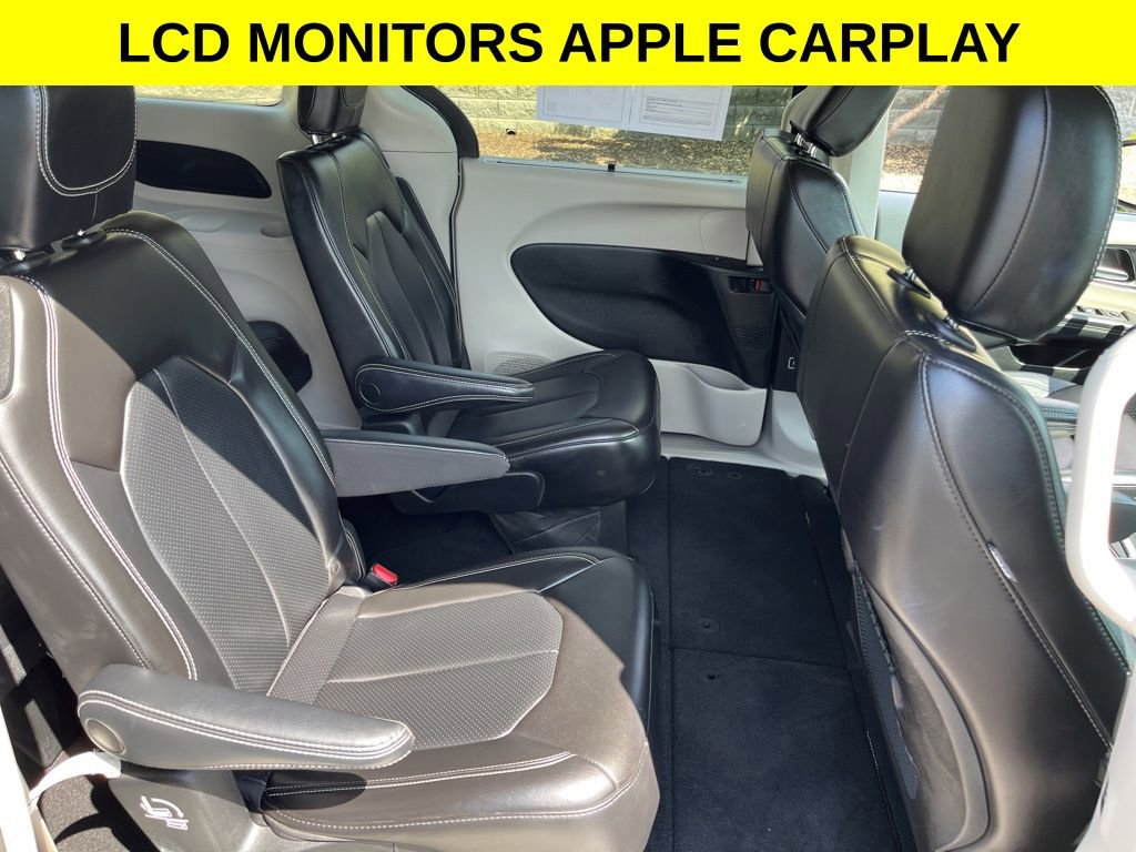 Used 2023 Chrysler Pacifica Touring-L FWD image 11