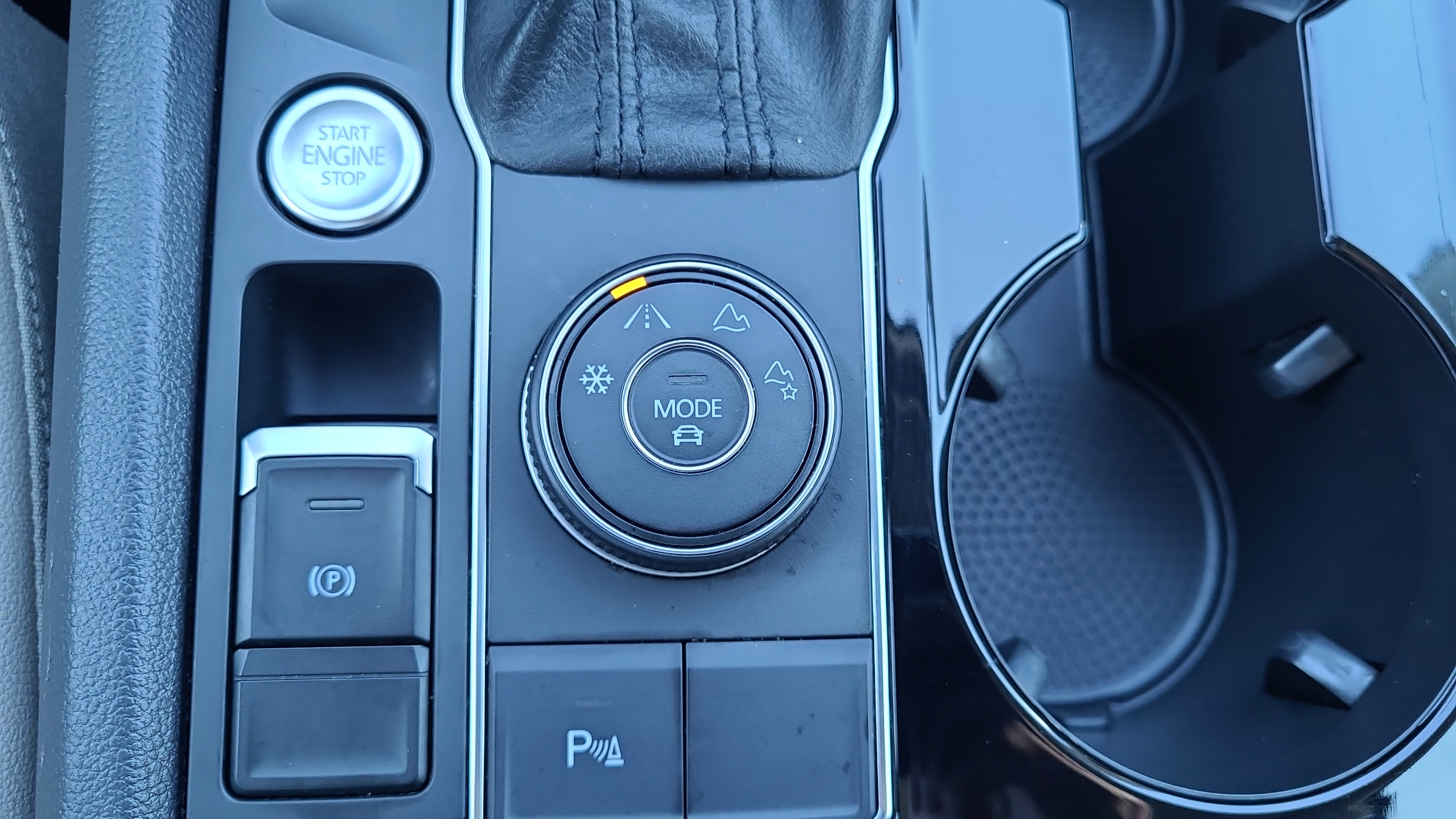 Used 2018 Volkswagen Atlas SEL AWD/4WD image 26