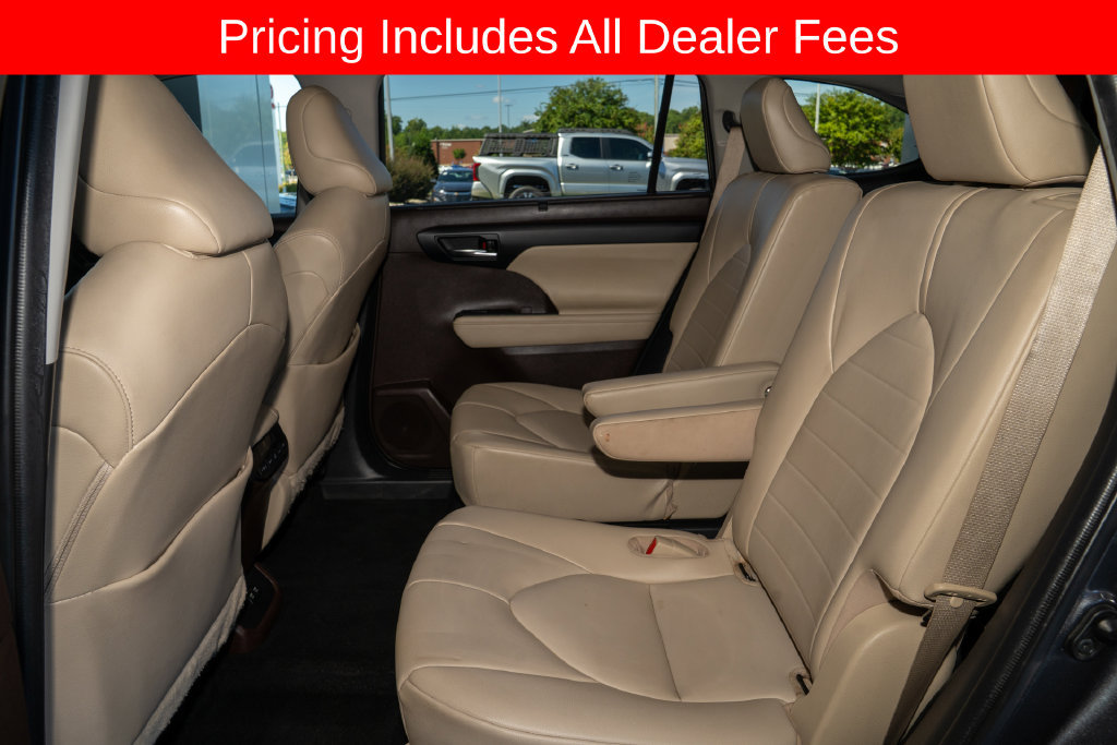 Used 2021 Toyota Highlander XLE FWD image 9