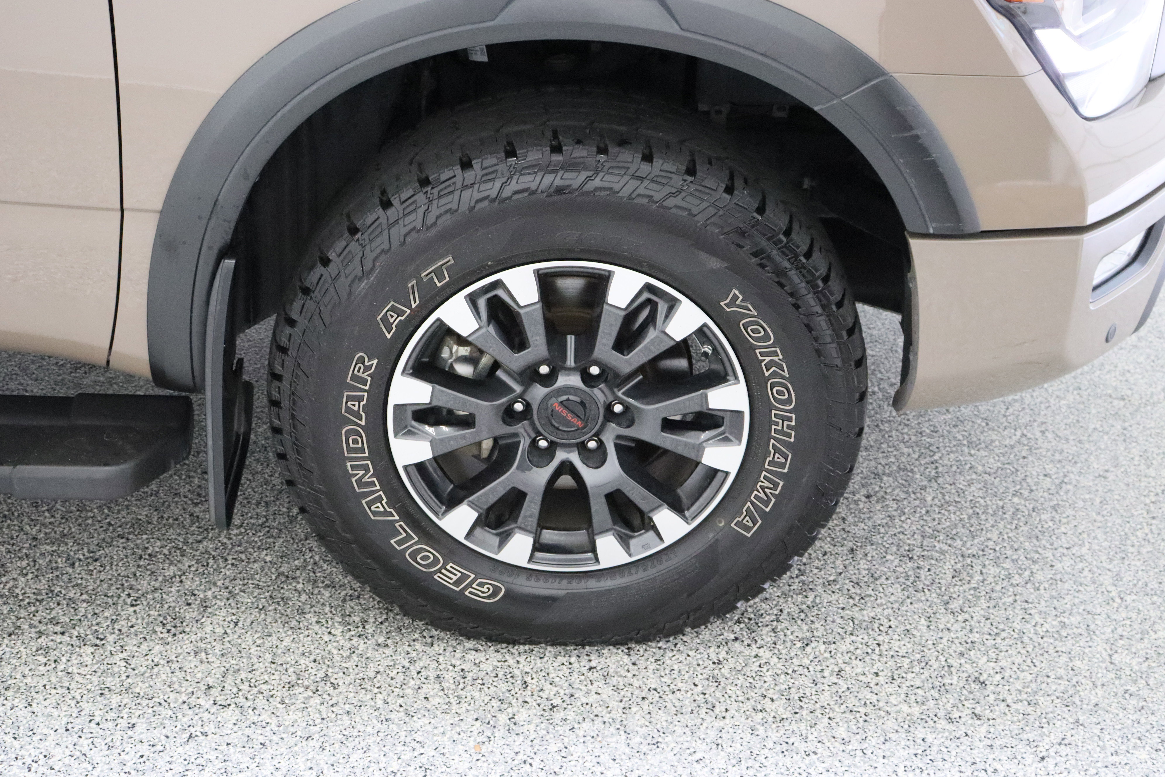 Used 2022 Nissan Titan PRO-4X w/ Pro-4x Convenience Package image 5