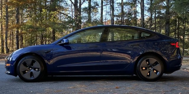 Used 2023 Tesla Model 3 Standard Range image 4