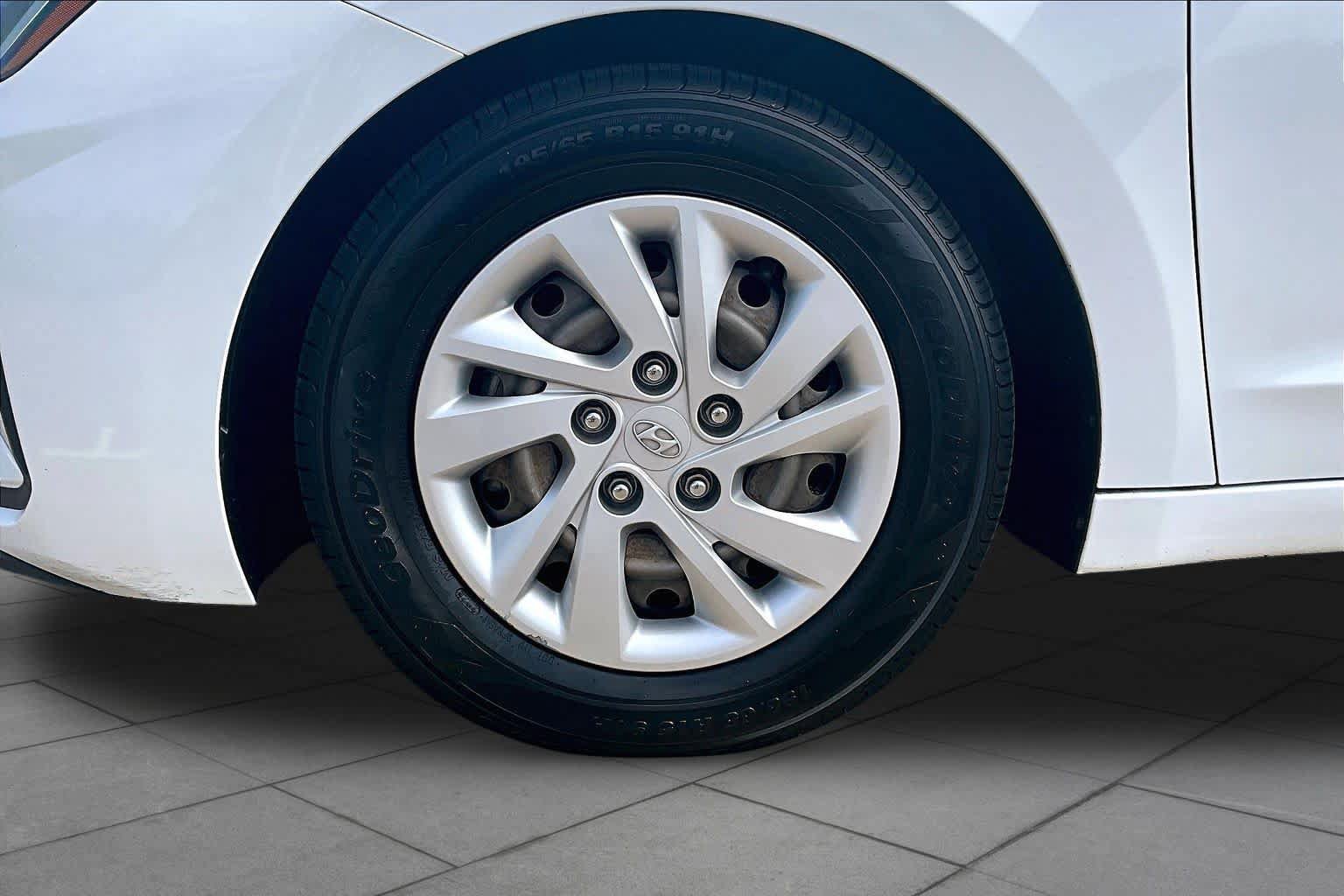 Used 2019 Hyundai Elantra SE w/ Cargo Package FWD image 10