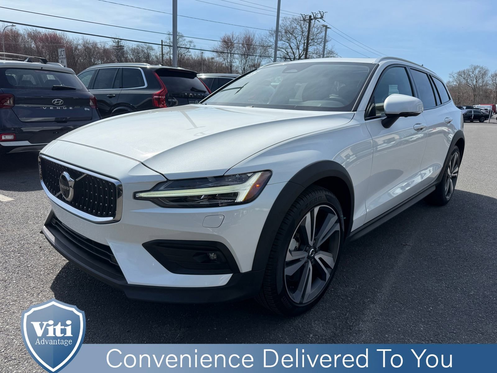 Used 2025 Volvo V60 B5 Cross Country Plus AWD/4WD image 4