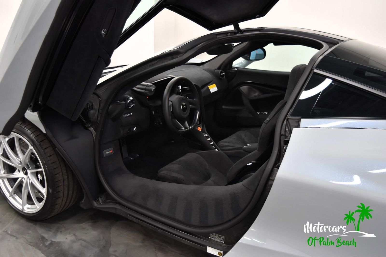 Used 2025 McLaren 750S image 21