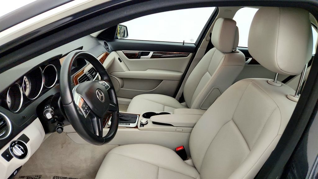 Used 2013 Mercedes-Benz C 300 4MATIC Sedan image 20