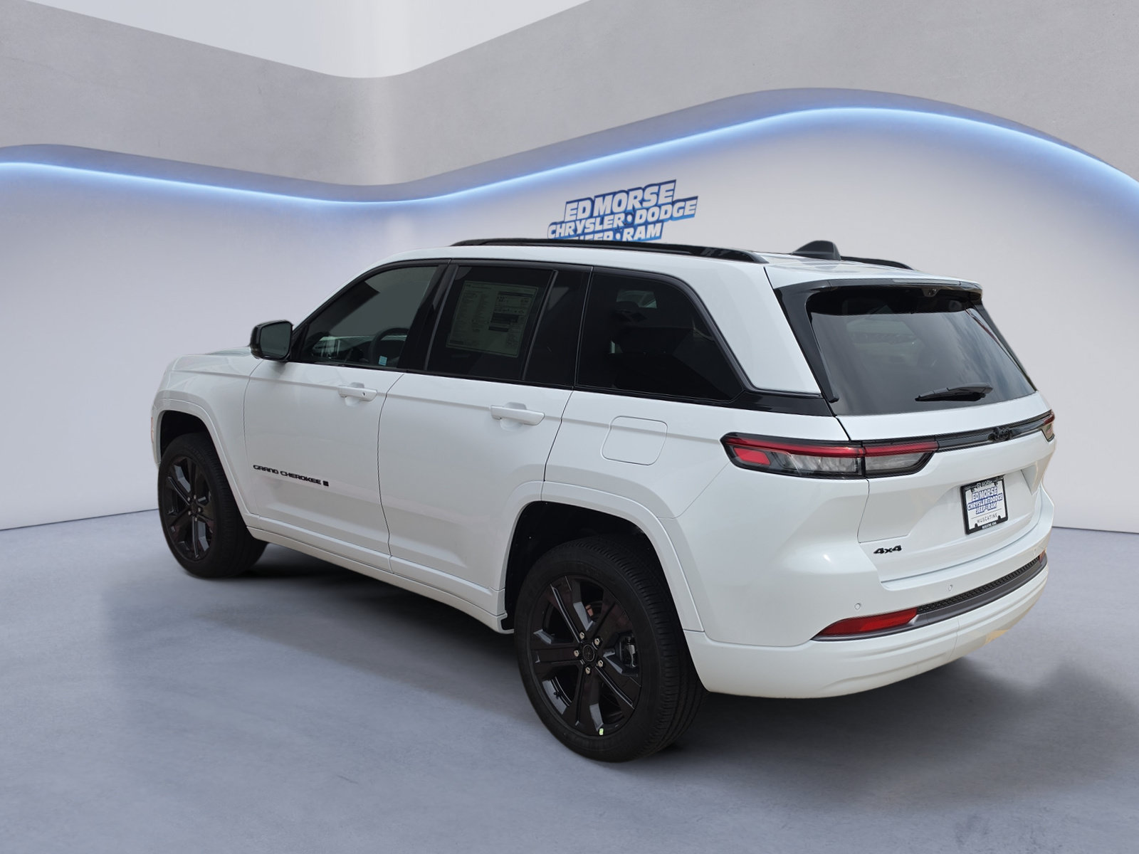 New 2027 Jeep Grand Cherokee Limited AWD/4WD image 3