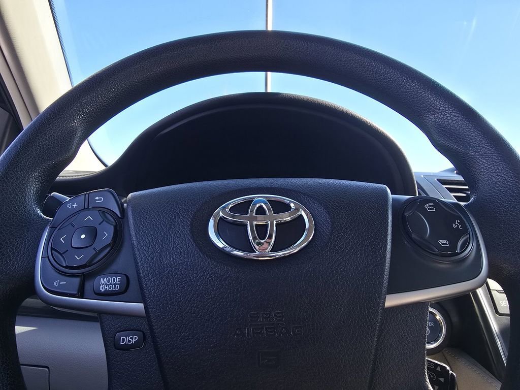 Used 2014 Toyota Camry LE image 23