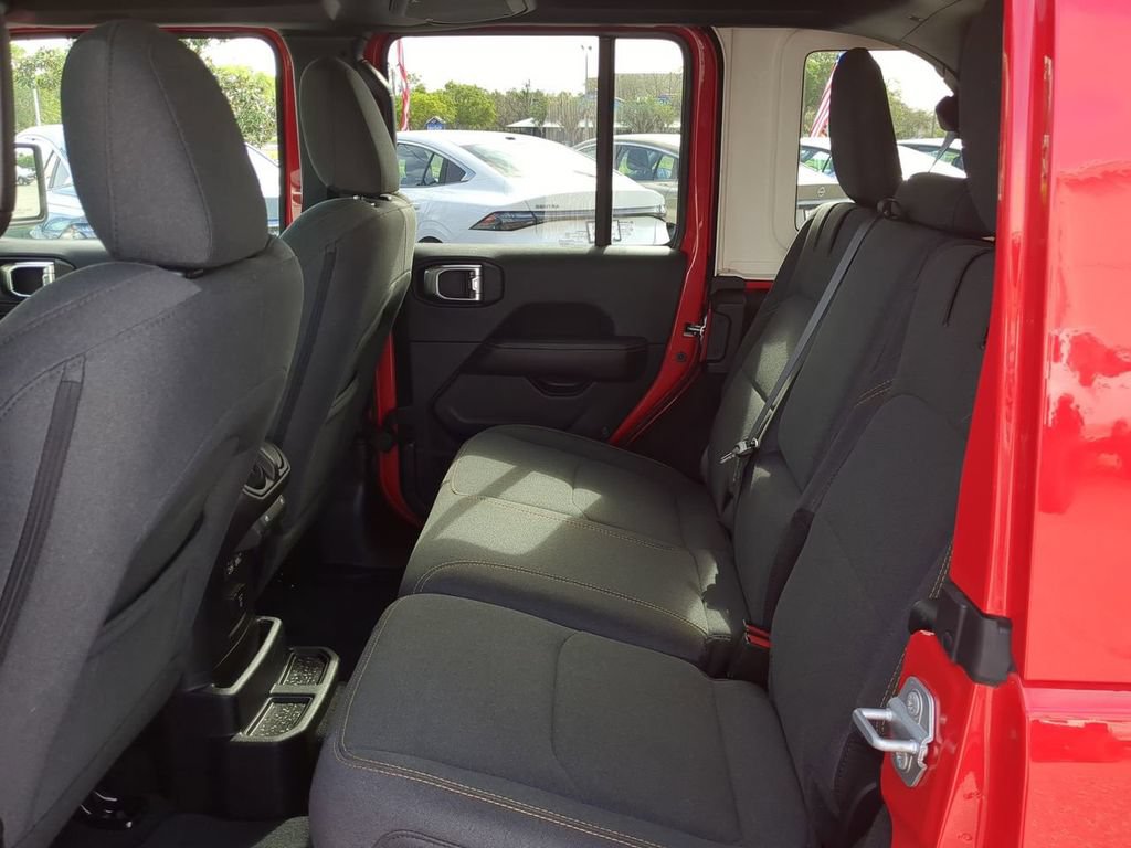 Used 2025 Jeep Wrangler Unlimited Sahara AWD/4WD image 14