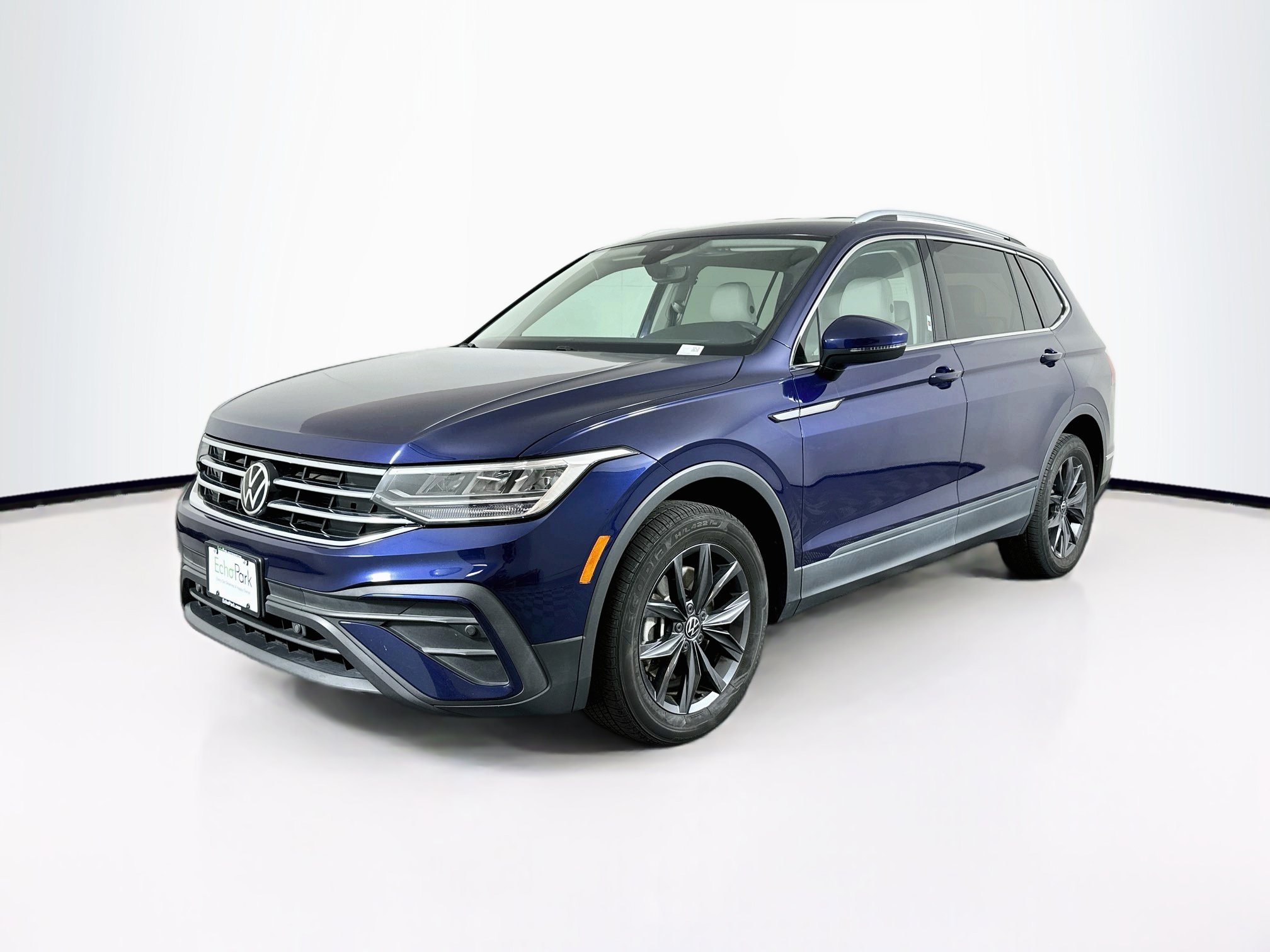 Used 2023 Volkswagen Tiguan SE FWD image 3