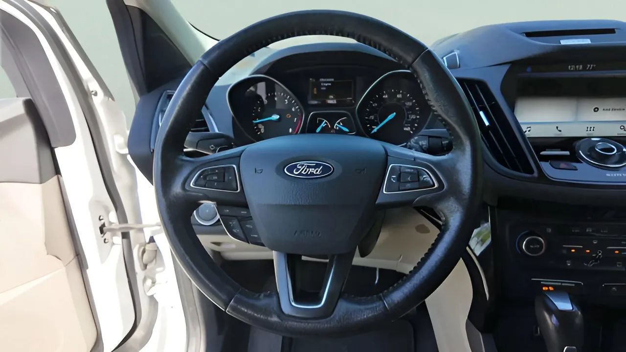 Used 2017 Ford Escape Titanium image 12