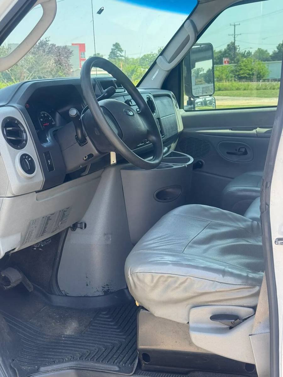 Used 2011 Ford E-450 and Econoline 450 Super Duty RWD image 12