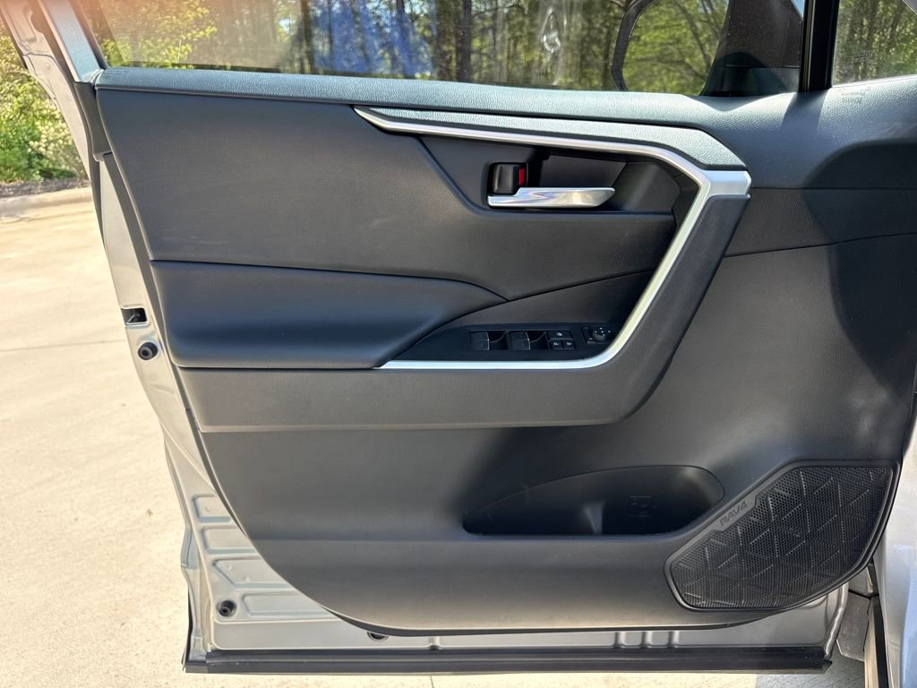 Used 2022 Toyota RAV4 XLE Premium image 14