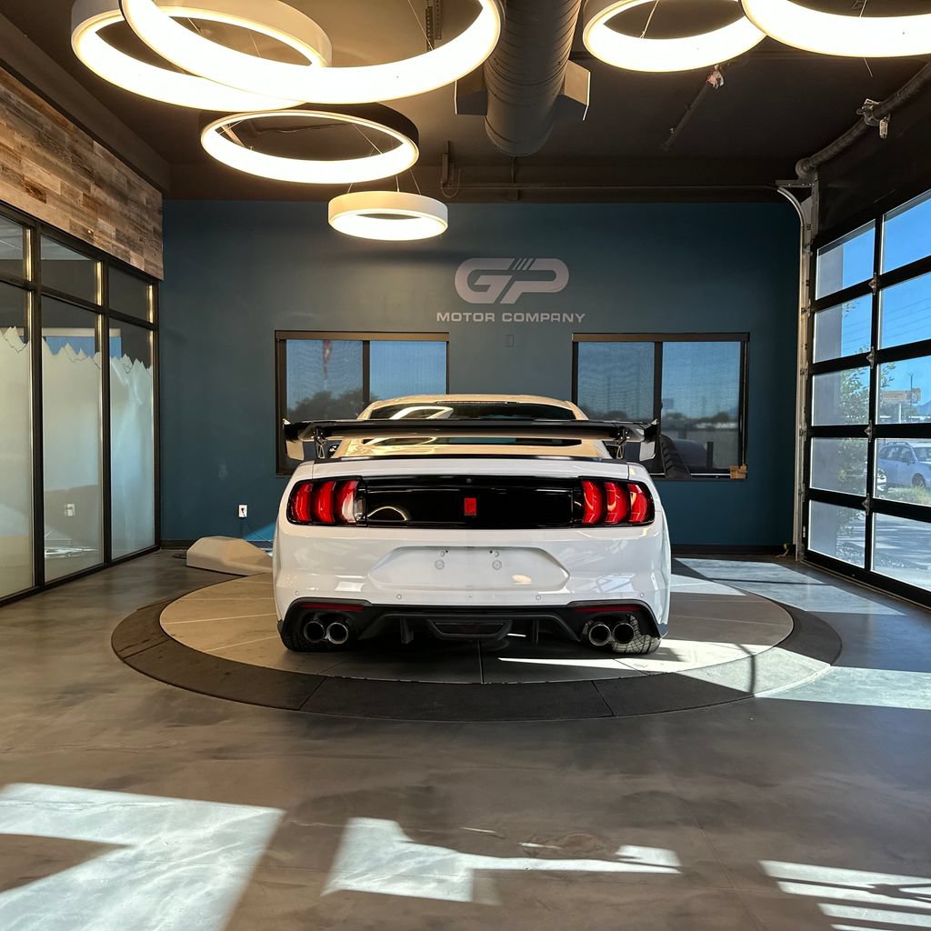 Used 2018 Ford Mustang GT RWD image 4
