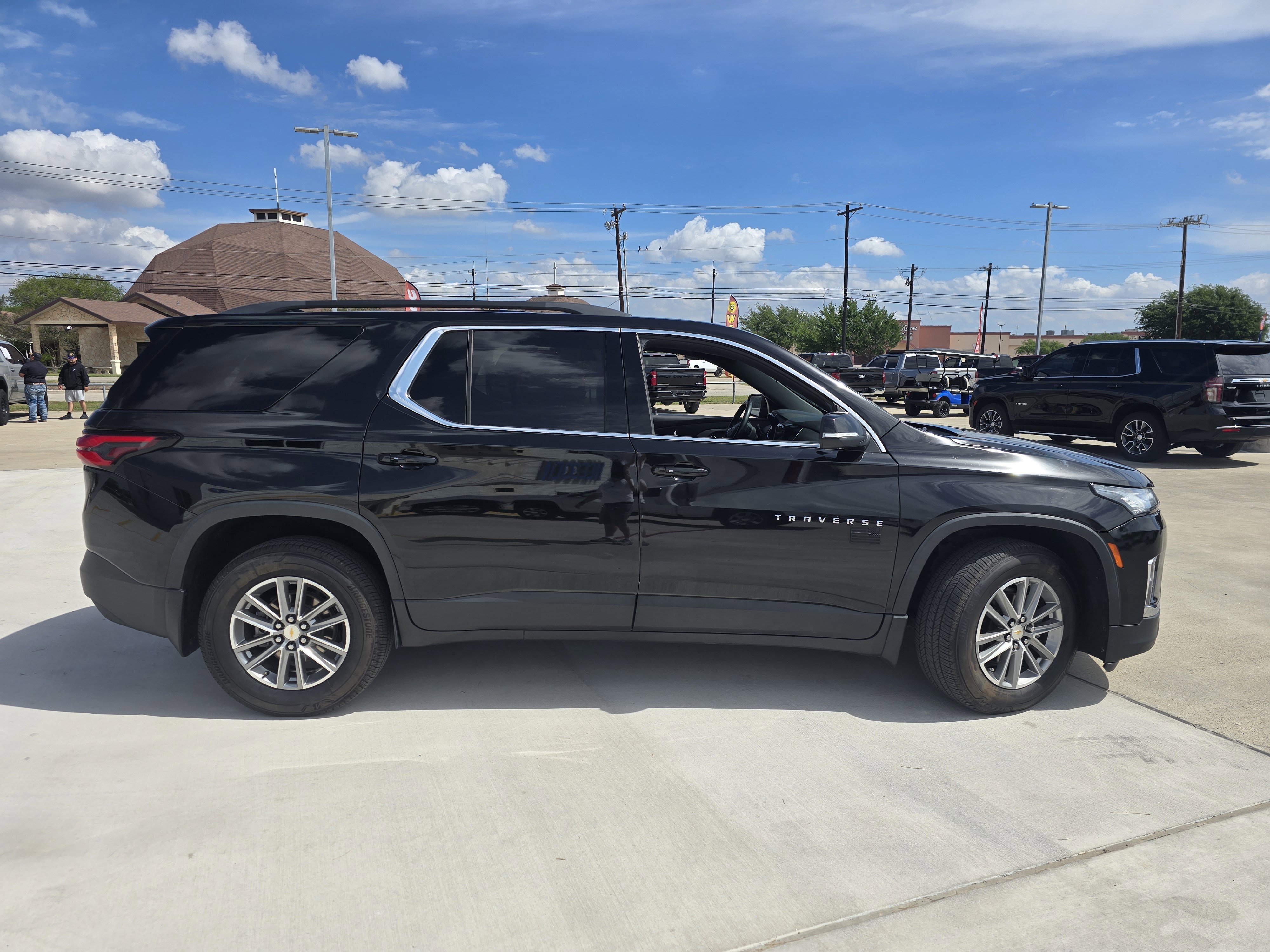 Used 2023 Chevrolet Traverse LT w/ LPO, Floor Liner Package image 2