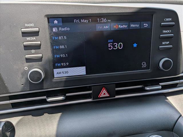 Used 2022 Hyundai Elantra SE FWD image 14