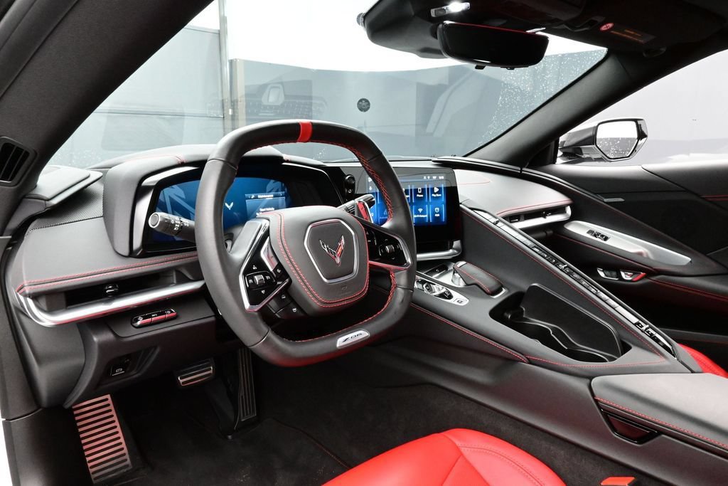 Used 2025 Chevrolet Corvette Z06 RWD image 4