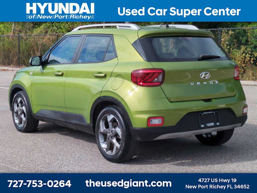 Certified 2024 Hyundai Venue SEL FWD image 3