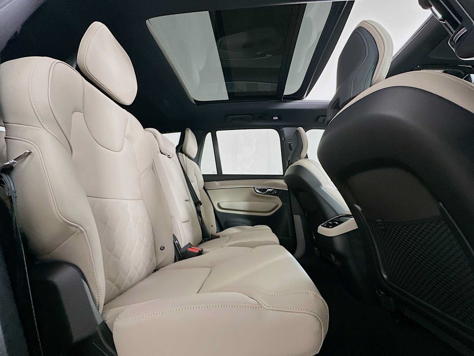 New 2026 Volvo XC90 B6 Plus w/ Protection Package Premier AWD/4WD image 26