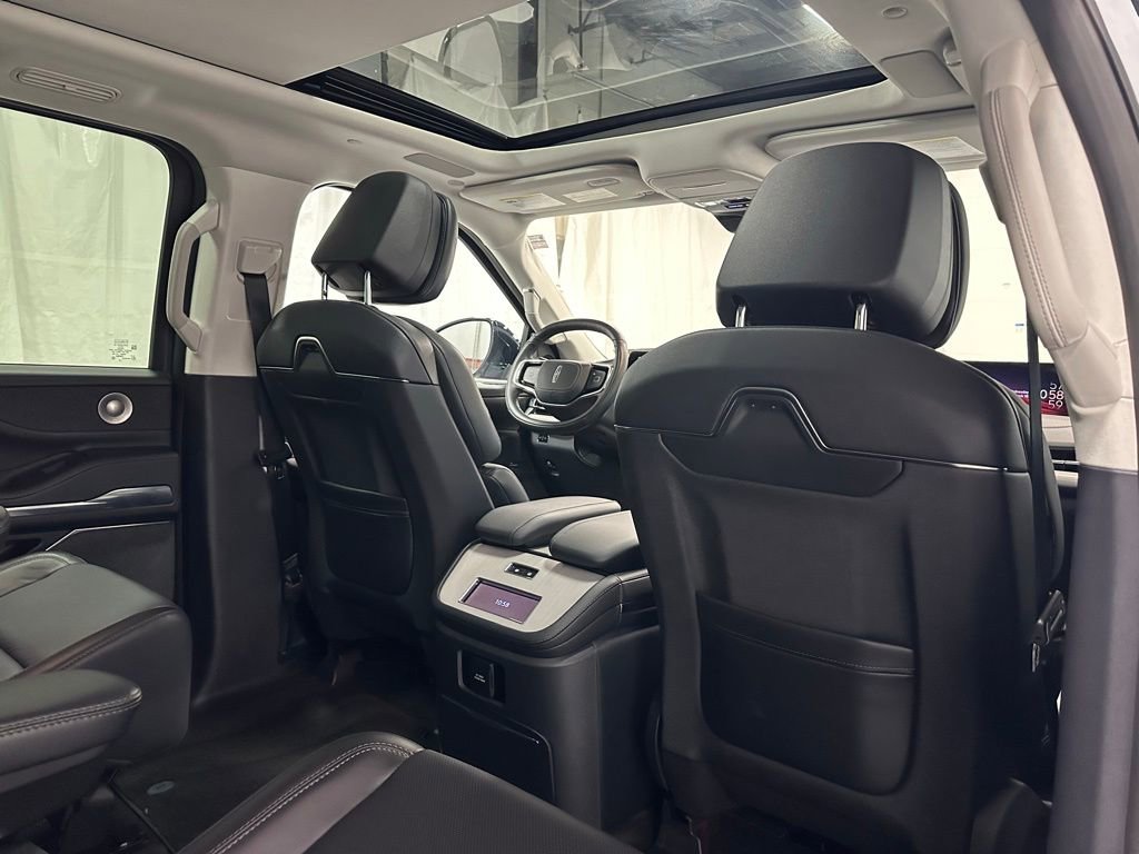 Used 2025 Lincoln Navigator Reserve image 62