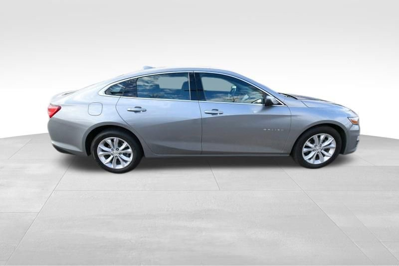 Used 2025 Chevrolet Malibu LT FWD image 9