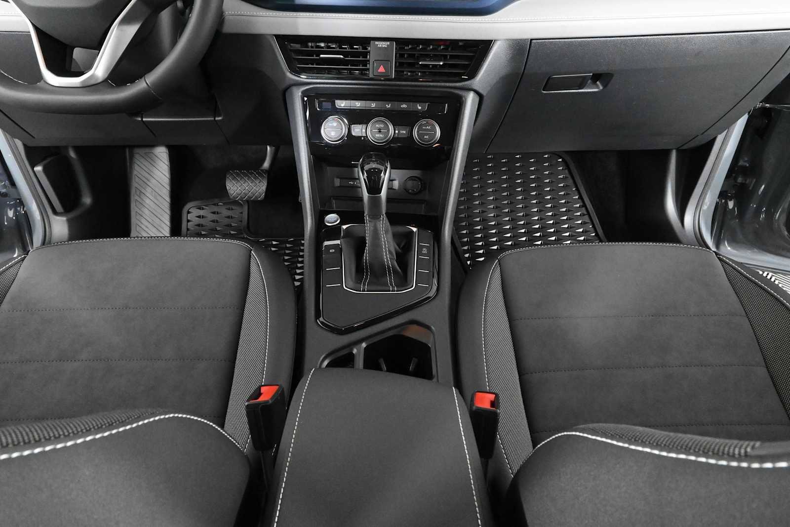 Certified 2024 Volkswagen Taos SE FWD image 14