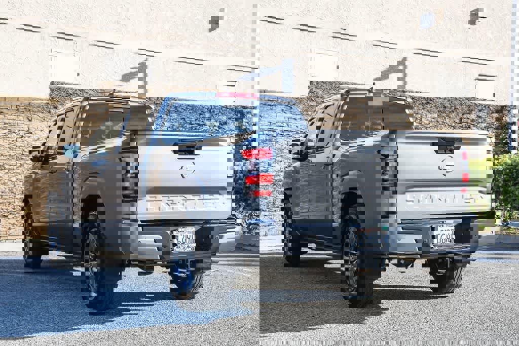 Used 2025 Nissan Frontier SV w/ SV Convenience Package image 9