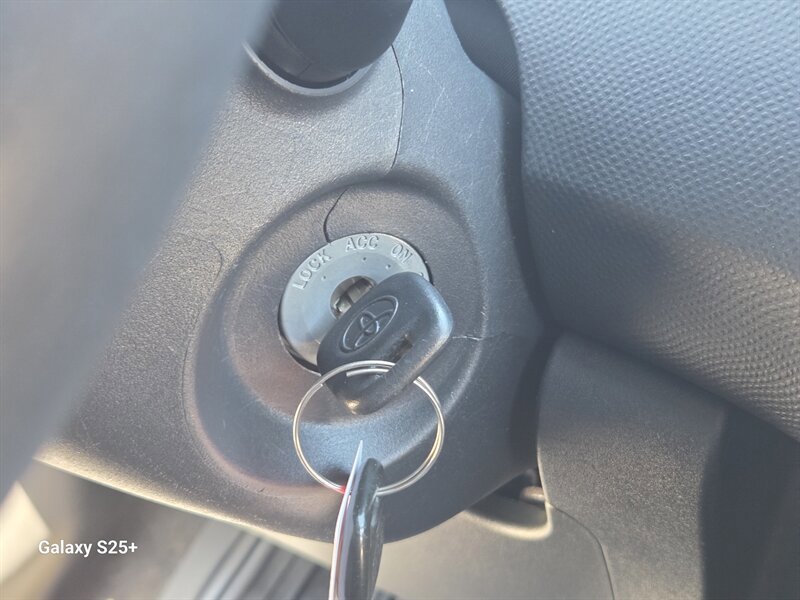 Used 2009 Toyota Yaris S FWD image 19