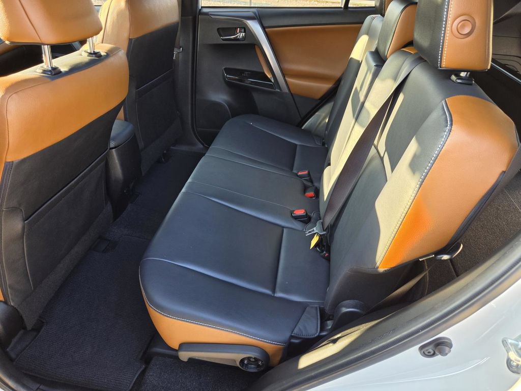 Used 2016 Toyota RAV4 SE FWD image 14