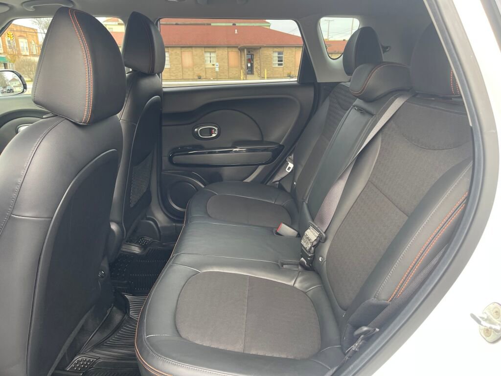 Used 2017 Kia Soul ! w/ Tech Package FWD image 18