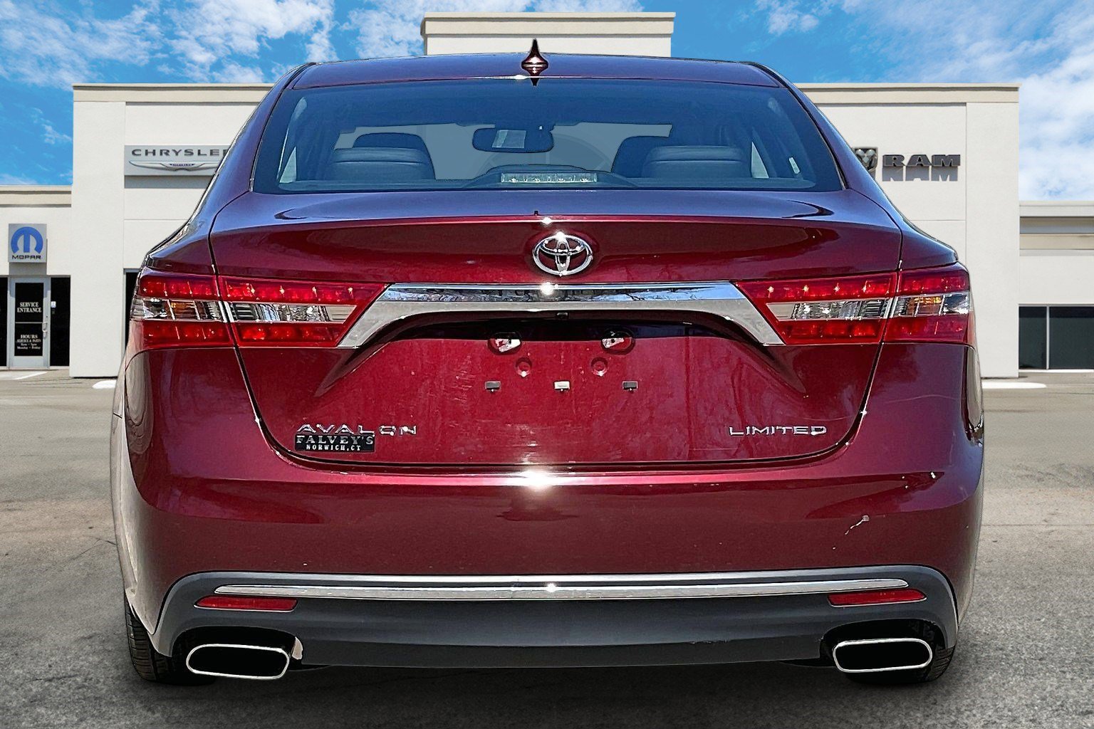 Used 2018 Toyota Avalon Limited w/ All Weather Liner Package FWD image 4