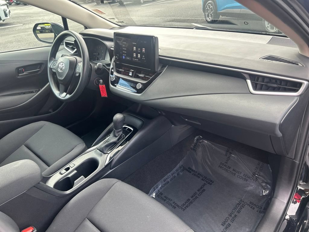 Used 2025 Toyota Corolla LE FWD image 38