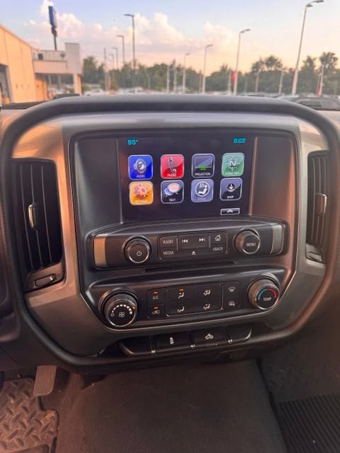 Used 2019 Chevrolet Silverado 1500 LT AWD/4WD image 17