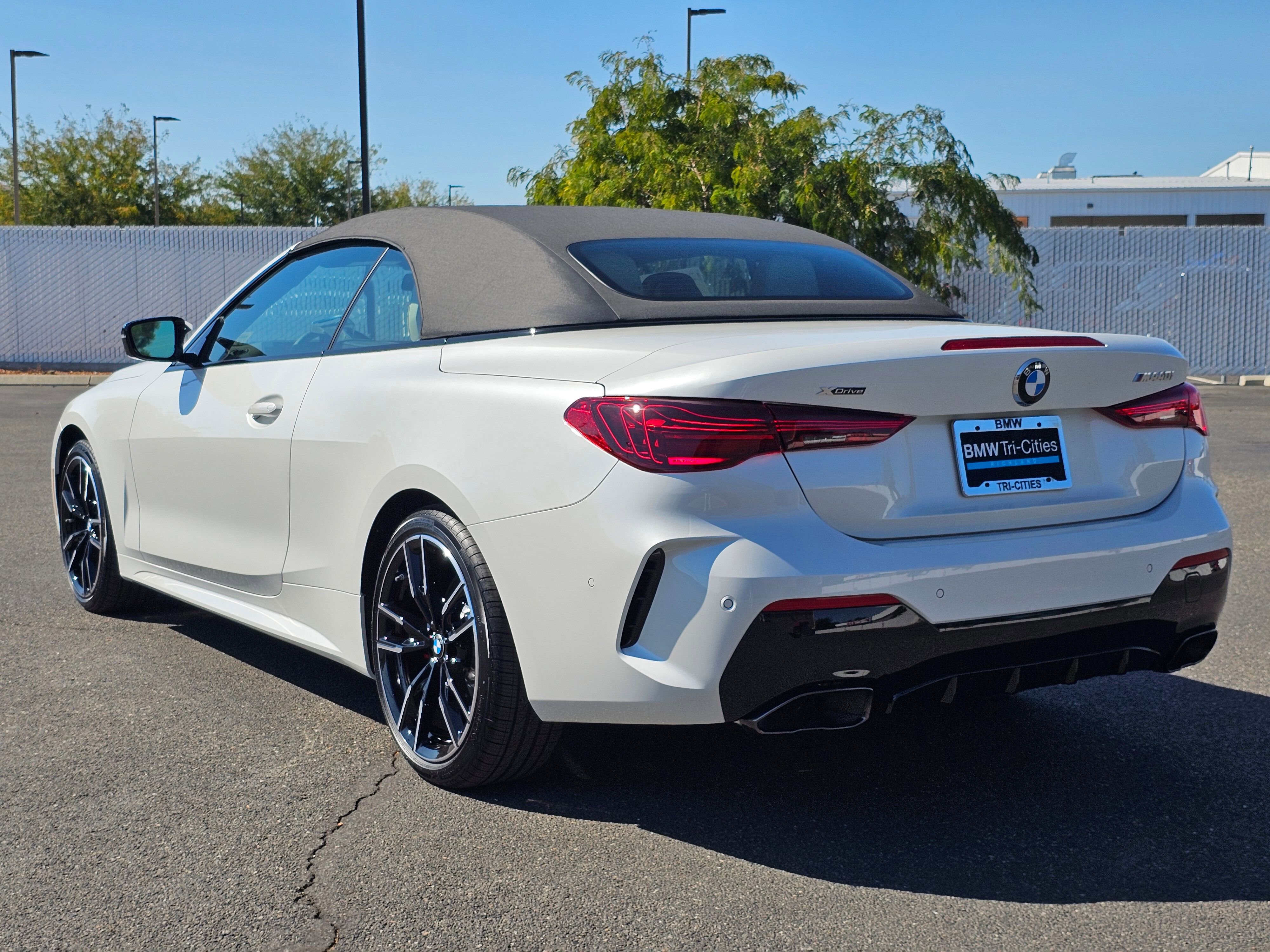 New 2026 BMW 440i xDrive Convertible image 4