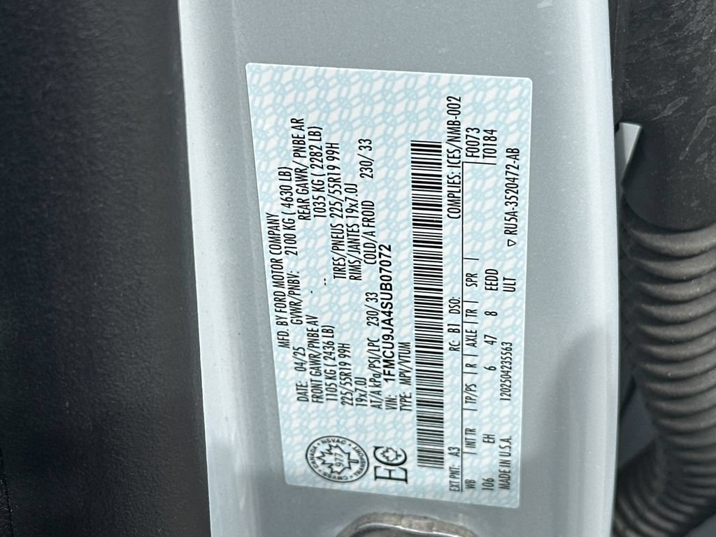 Used 2025 Ford Escape Platinum AWD/4WD image 34